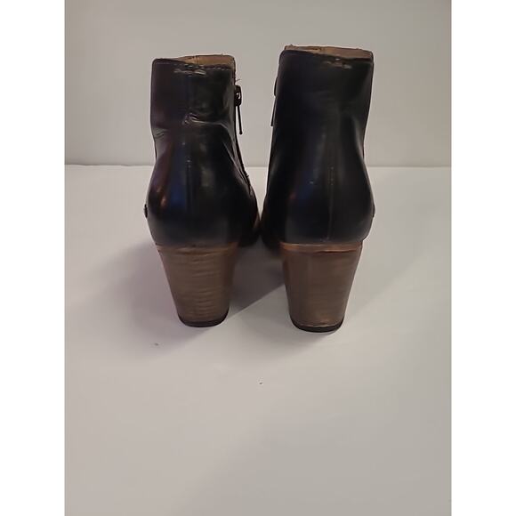 Bed Stu Yell Bootie Women Size 8 Leather Ankle Boot Brown Two Toned Side Zip - Picture 6 of 12